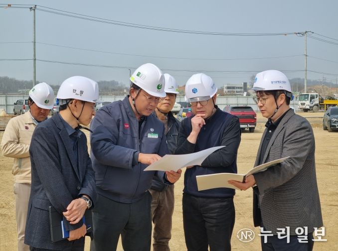 오른쪽에서 두 번째 김상철 본부장